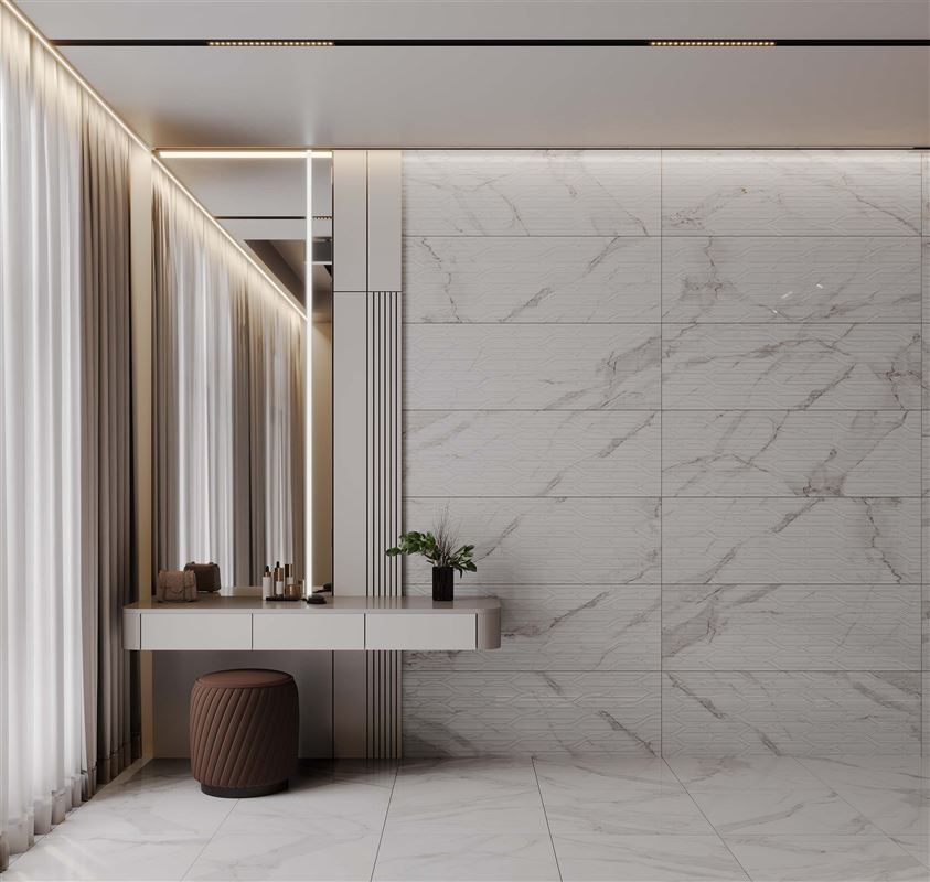 ANTIQUE CARRARA